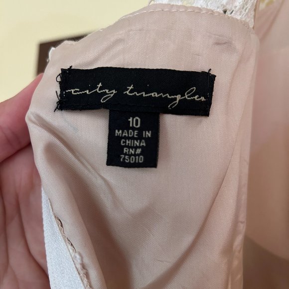 Vow renewal, wedding and special occasion dress - absolutely stunning! - Picture 4 of 4